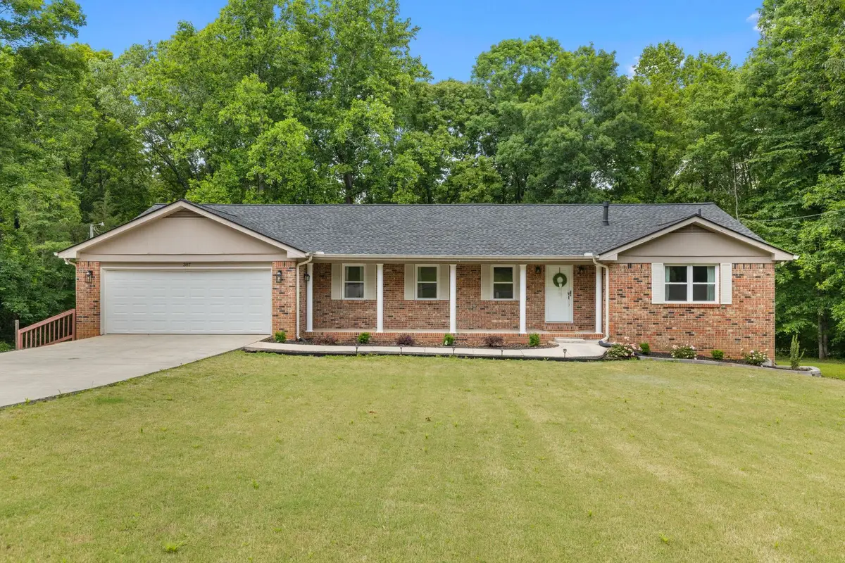 387 Summit Dr, Russellville, AL 35653 - #1