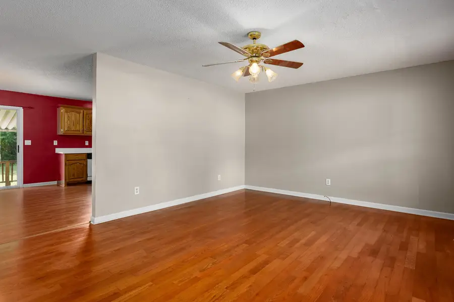 102 Shoals Paradise Dr, Florence, AL 35634 - #3