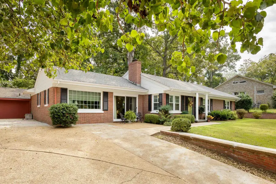 2605 Mcgee St, Sheffield, AL 35660 - #2