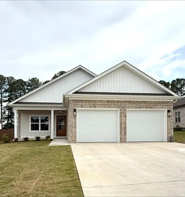 137 Silver Leaf Ln, Florence, AL 35633