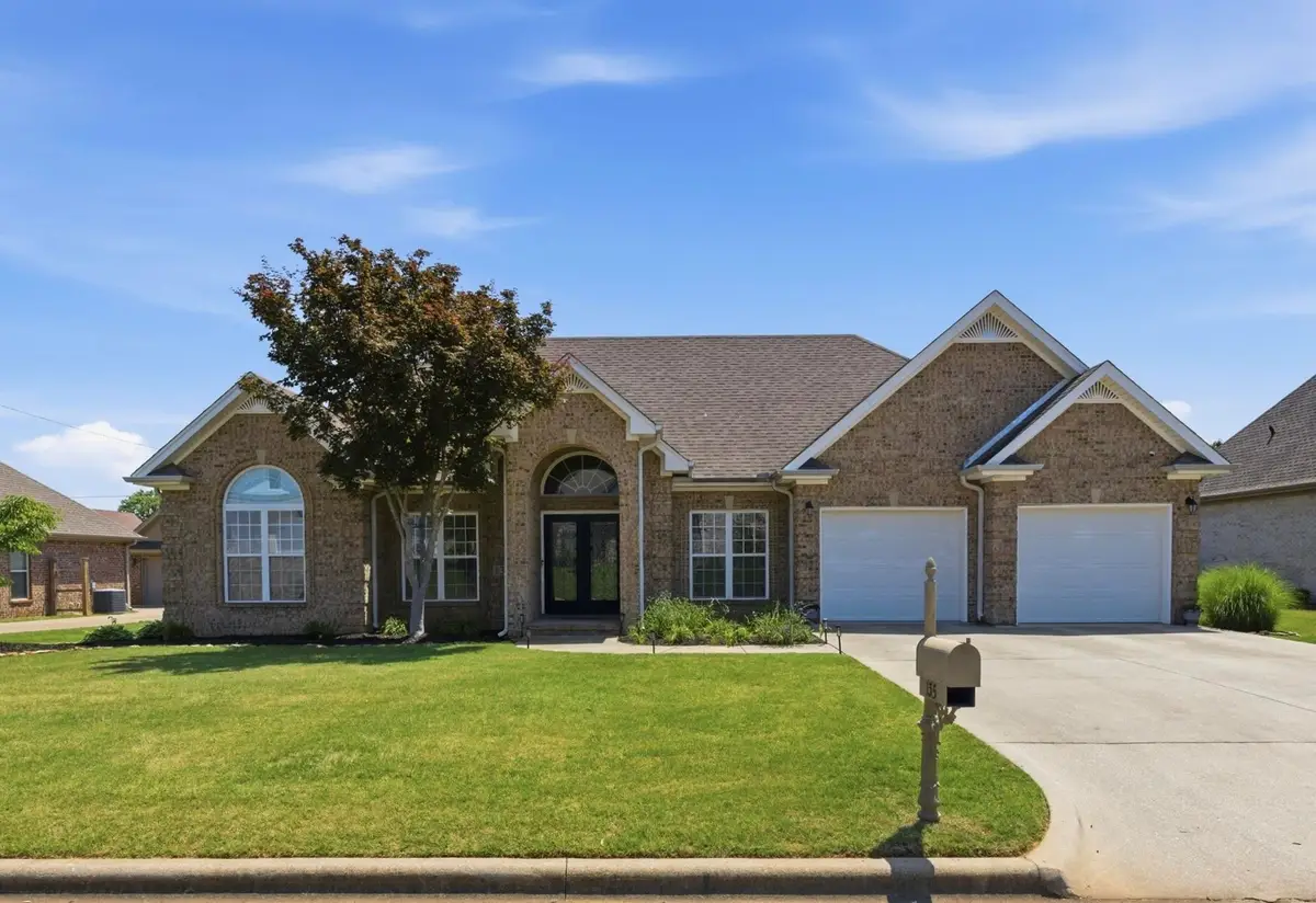 135 Wynchase Dr, Muscle Shoals, AL 35661 - #1