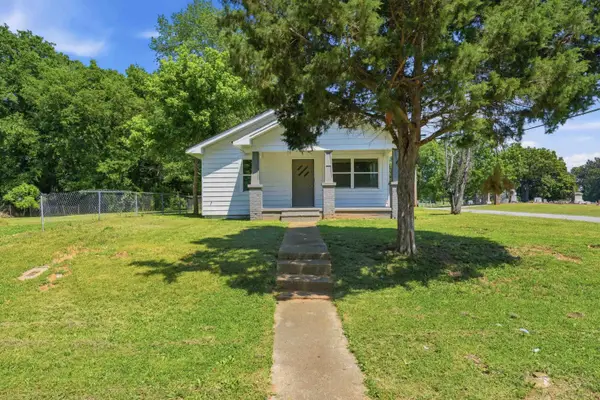 609 Hickory St, Tuscumbia, AL 35674