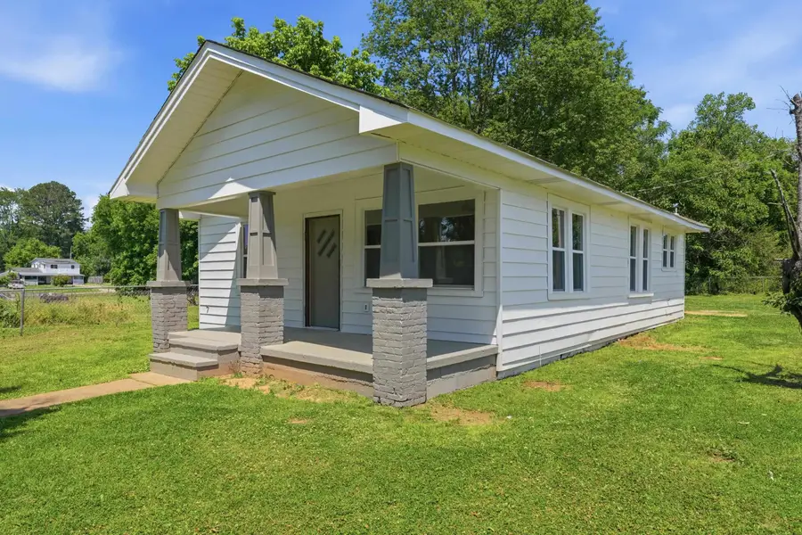 609 Hickory St, Tuscumbia, AL 35674 - #3