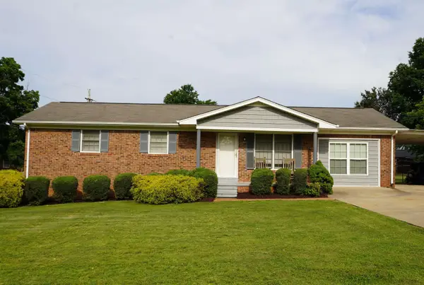1303 Barnes St, Tuscumbia, AL 35674