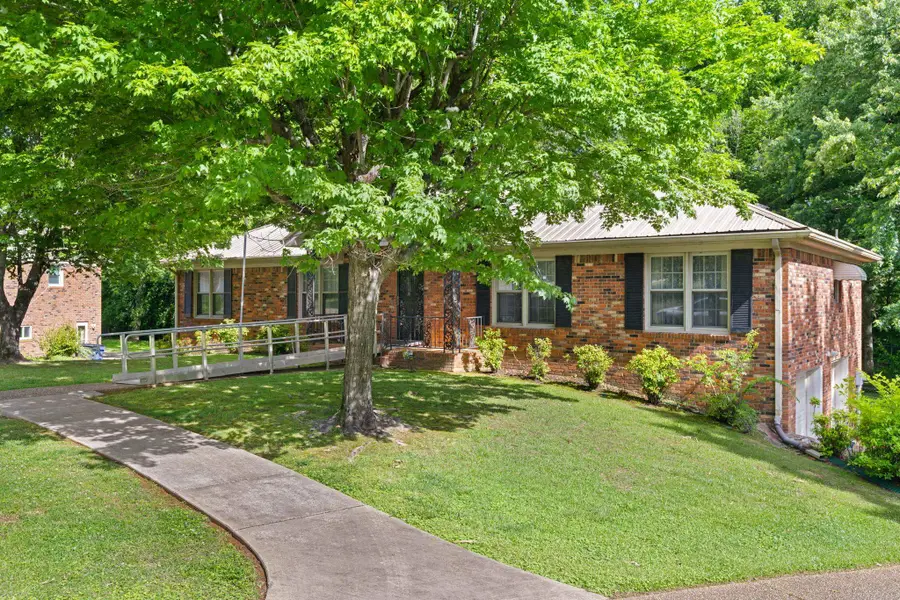 1911 S Beechwood Dr, Florence, AL 35630 - #2