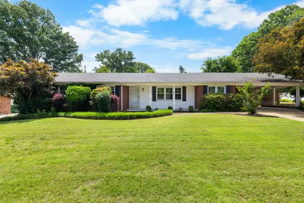 811 Rebel Dr, Tuscumbia, AL 35674