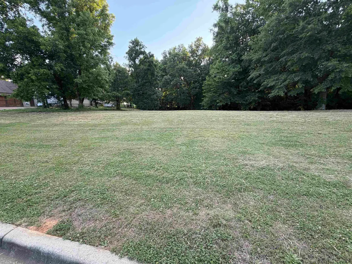 807 Golf Trail Rdg, Muscle Shoals, AL 35661 - #1