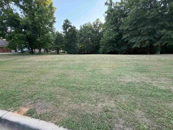 807 Golf Trail Rdg, Muscle Shoals, AL 35661