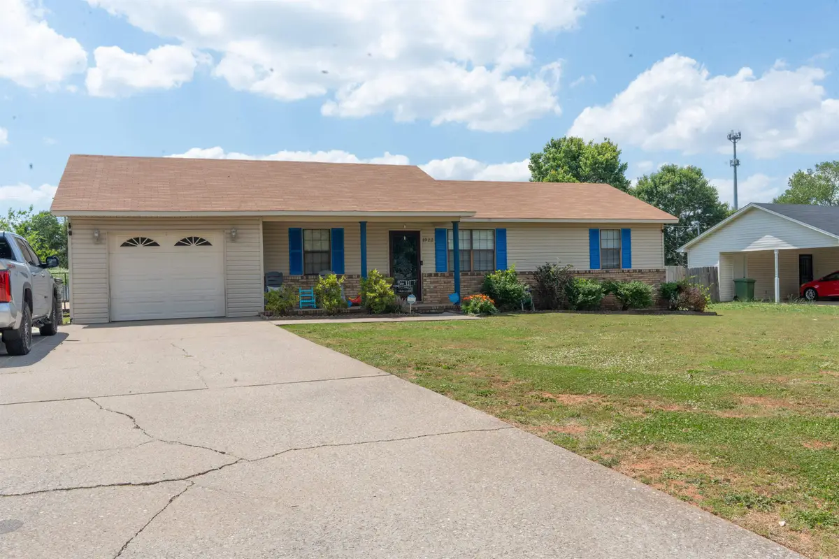 1922 Beverly Ave, Muscle Shoals, AL 35661 - #1