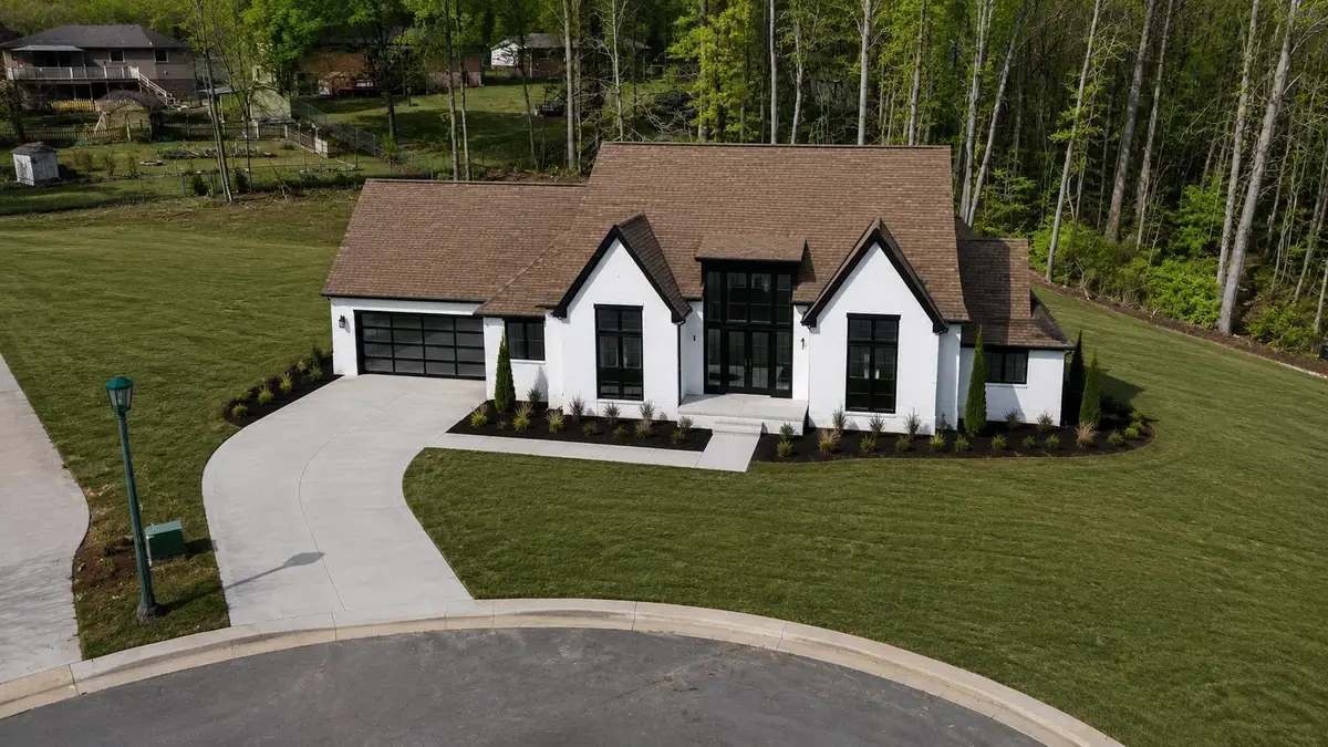 243 Cascade Dr, Florence, AL 35633 - #1