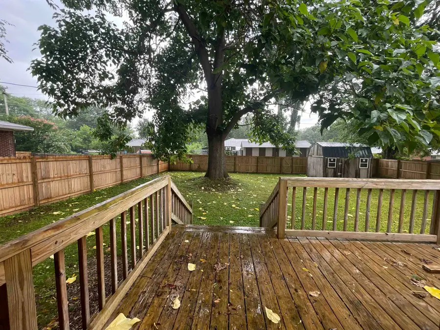 101 Monroe Dr, Tuscumbia, AL 35674 - #2