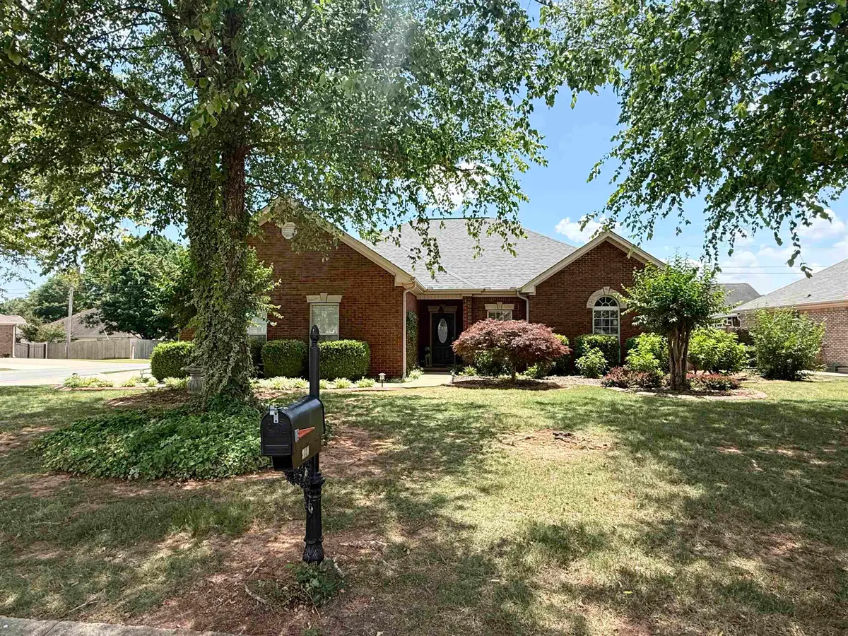 300 W Jackson Dr, Muscle Shoals, AL 35661 - #1