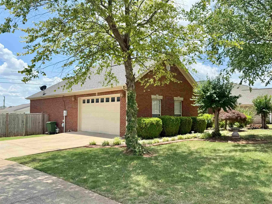 300 W Jackson Dr, Muscle Shoals, AL 35661 - #3