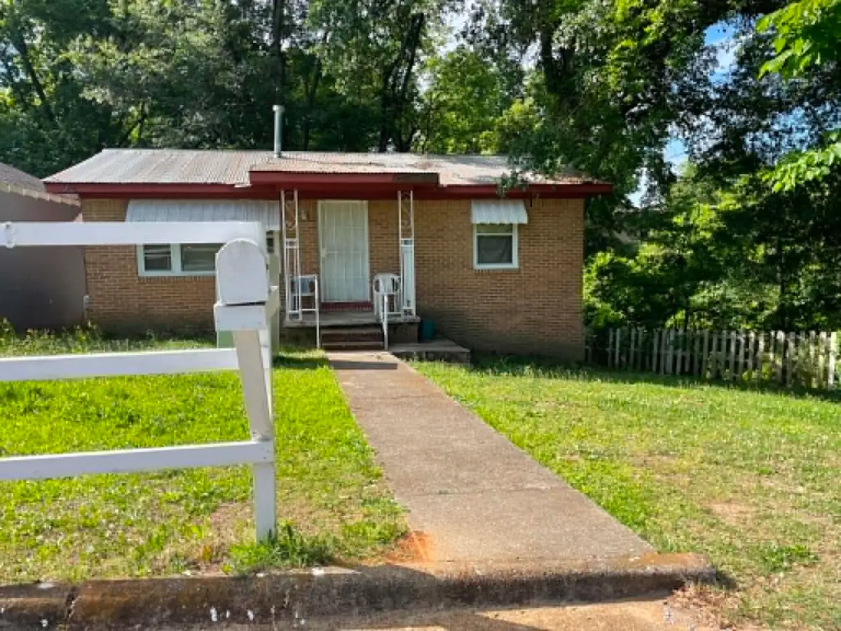 713 Campbell St, Florence, AL 35630 - #1