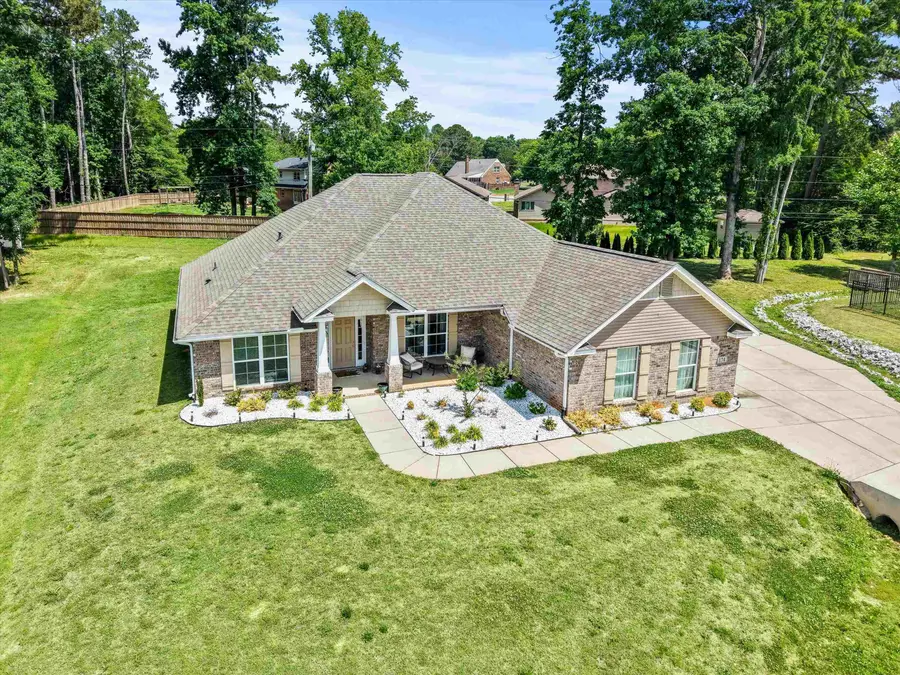 174 Summit Lakes Dr, Athens, AL 35613 - #2