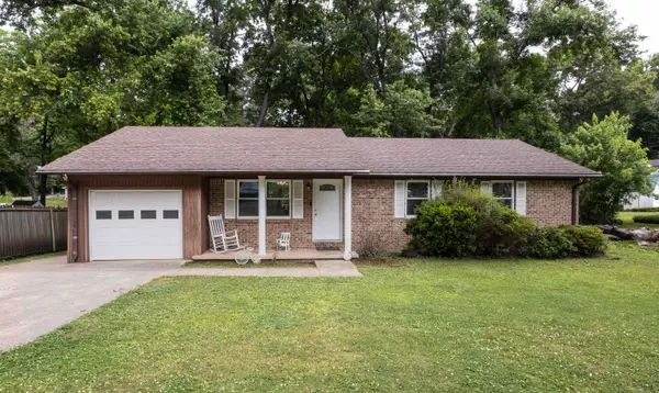 201 Suncrest Dr, Florence, AL 35633