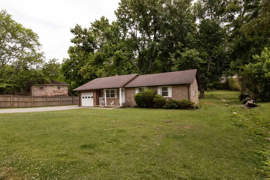 201 Suncrest Dr, Florence, AL 35633 - #2