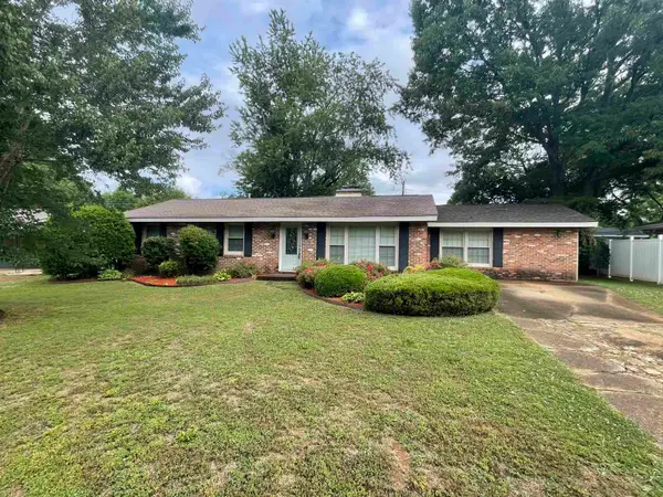 1977 Holiday Dr, Florence, AL 35630