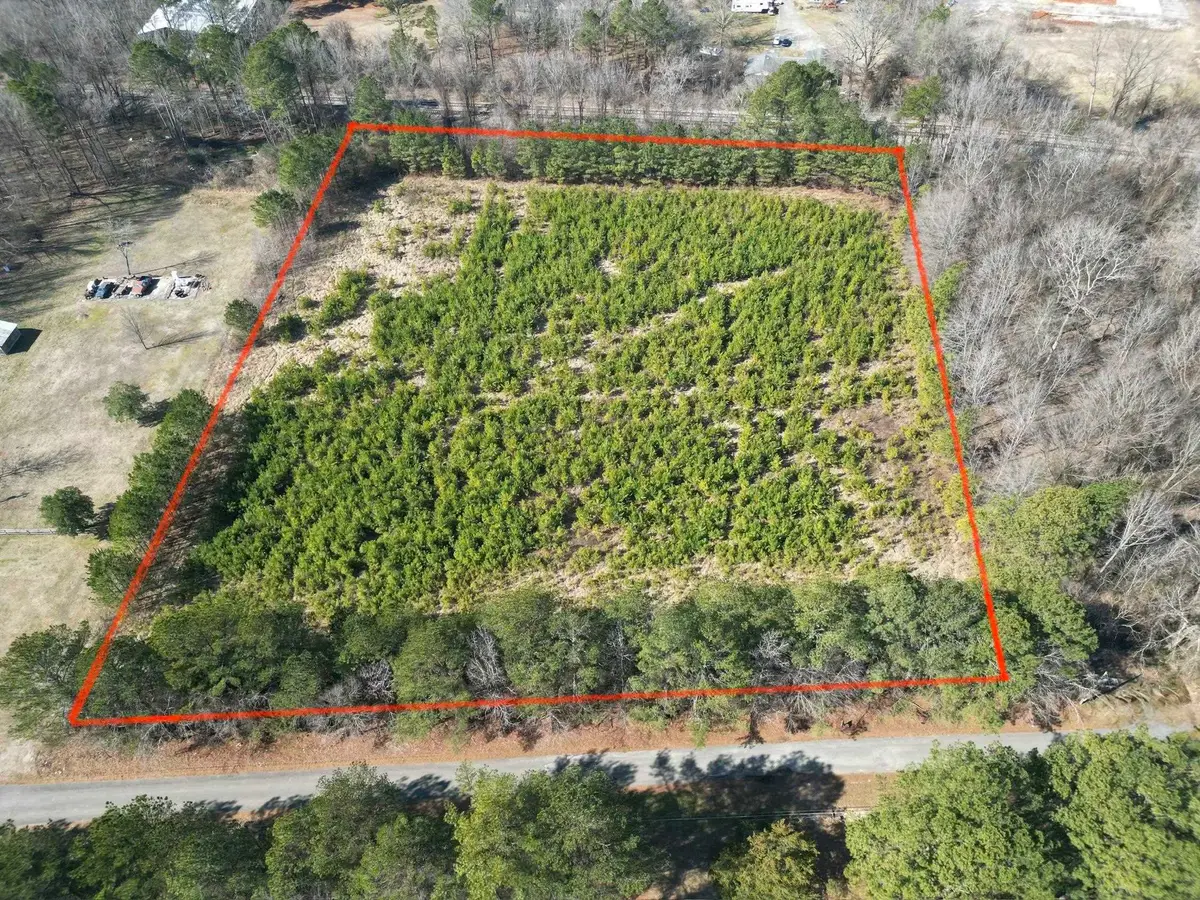 01 Bowen St, Tuscumbia, AL 35674 - #1