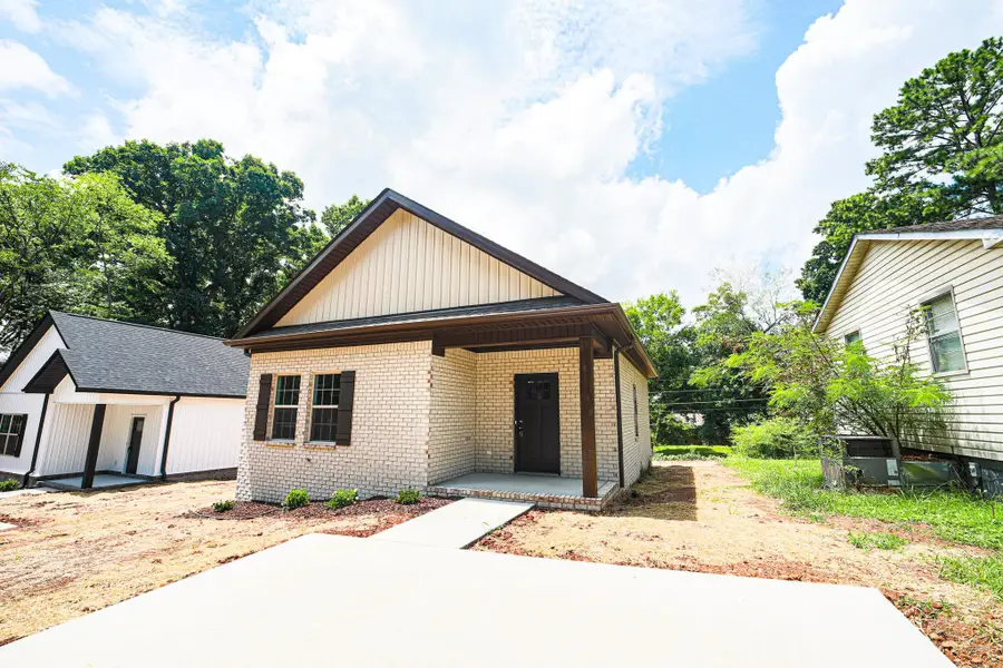 422 Smith St, Florence, AL 35630 - #2