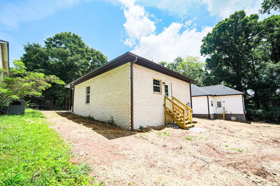 422 Smith St, Florence, AL 35630 - #3