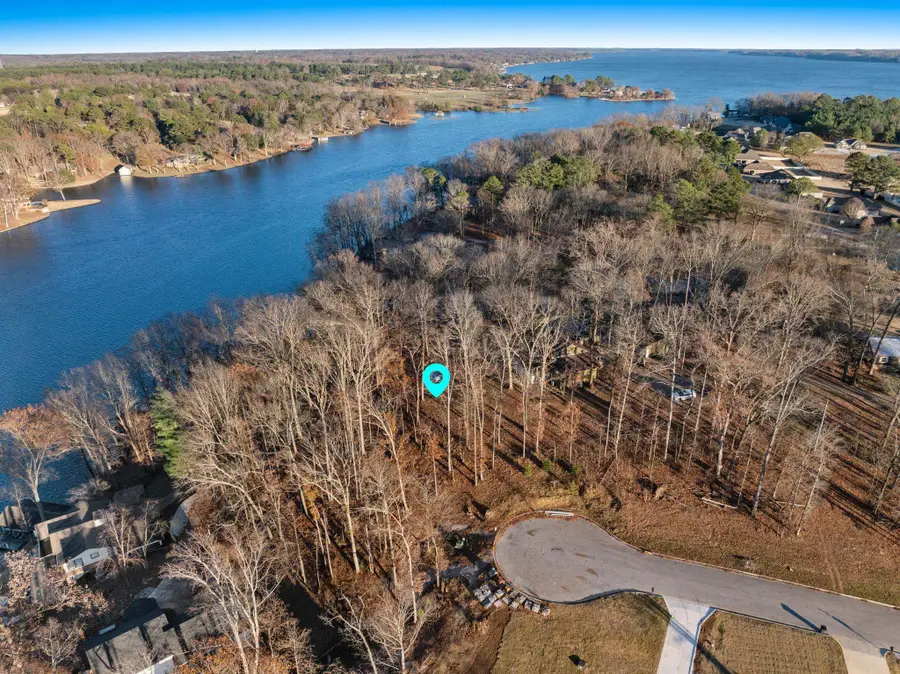 908 Bridgewater Dr, Florence, AL 35634 - #3