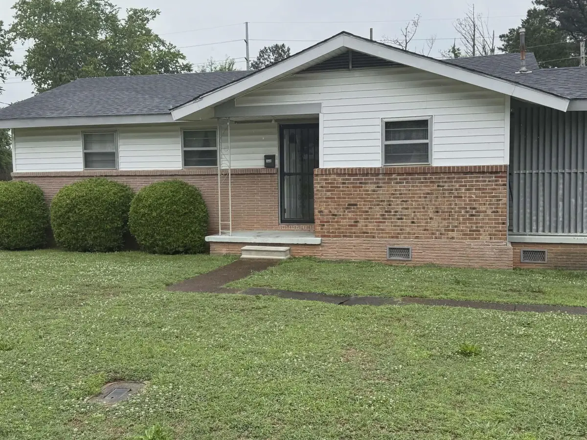 309 N Nance St, Florence, AL 35630 - #1