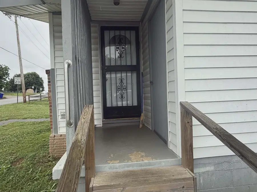 309 N Nance St, Florence, AL 35630 - #2