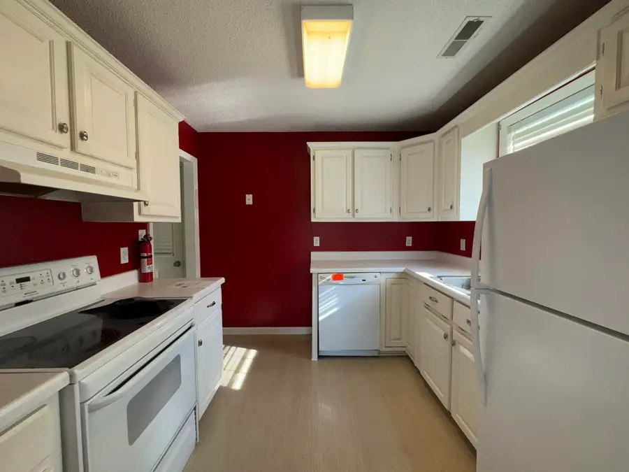233 Plantation Pl, Florence, AL 35633 - #3