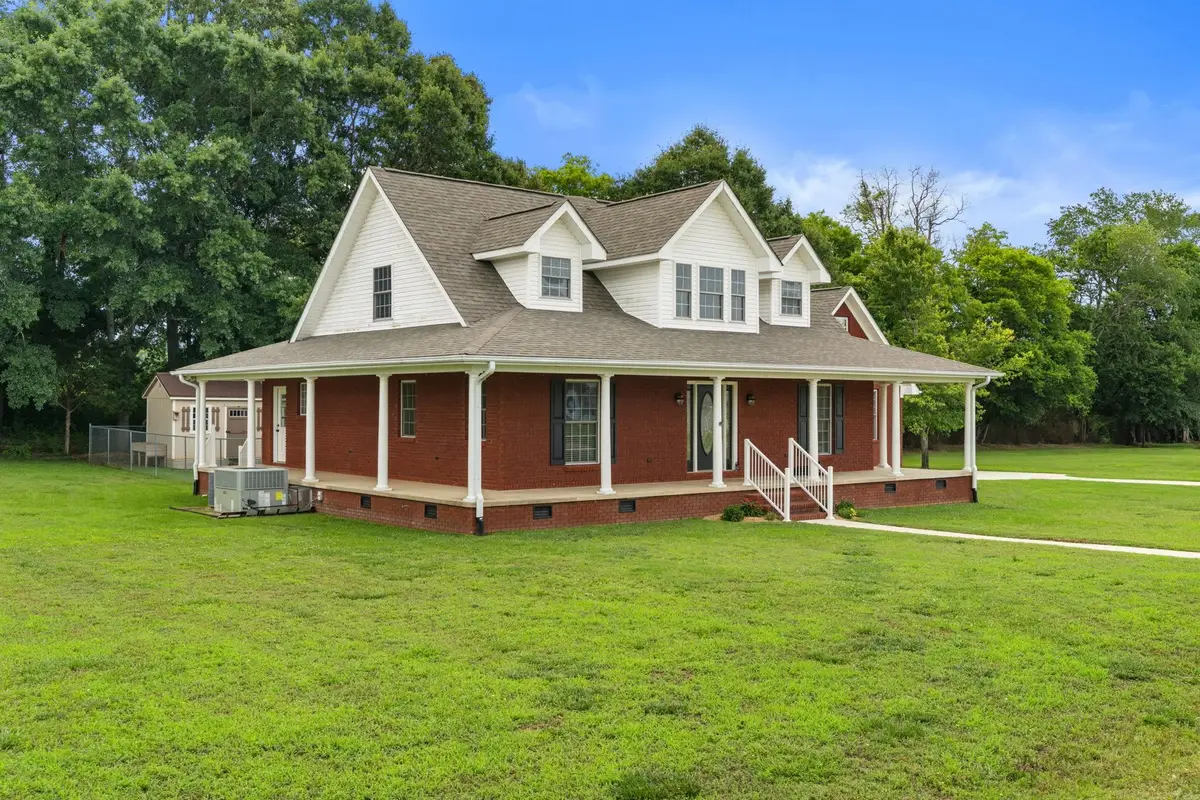 70 Lindsey Dr, Florence, AL 35633 - #1