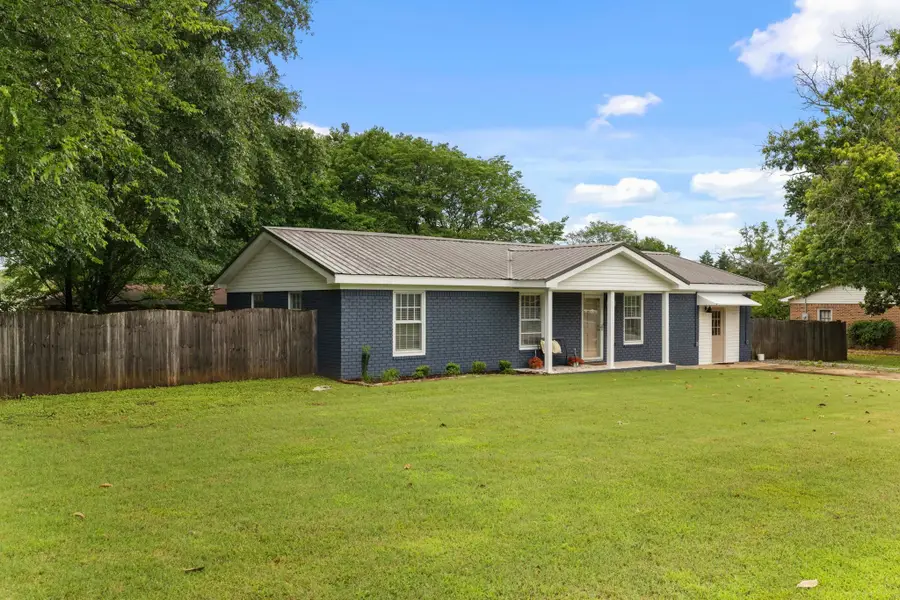 1306 Calhoun St, Tuscumbia, AL 35674 - #2