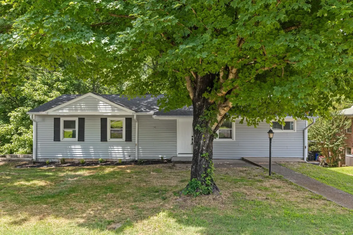 410 Calhoun Dr, Florence, AL 35630 - #1