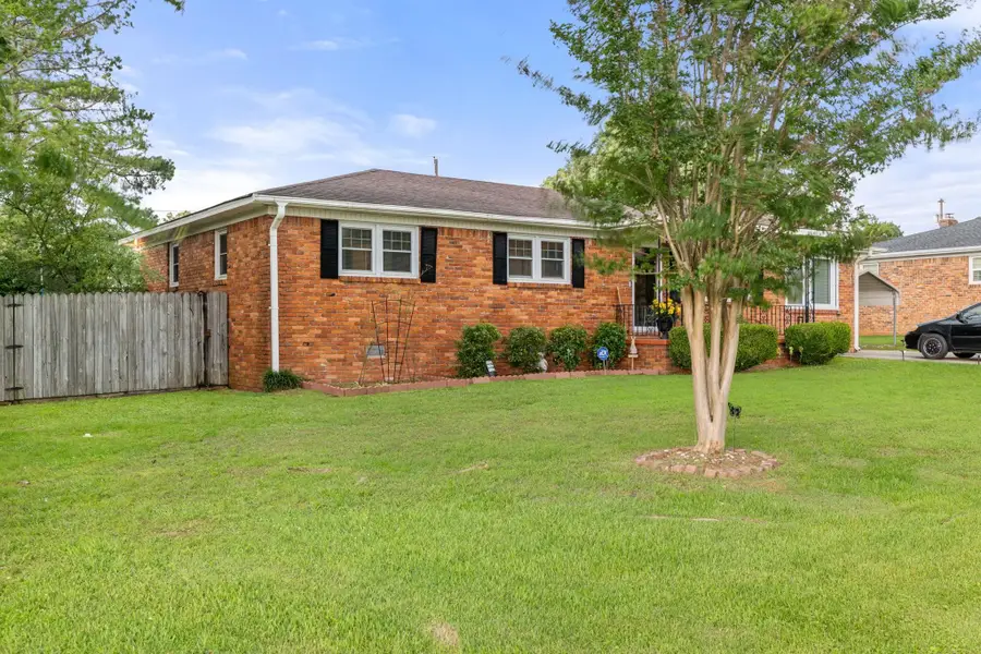 2205 Estaline Dr, Florence, AL 35630 - #2