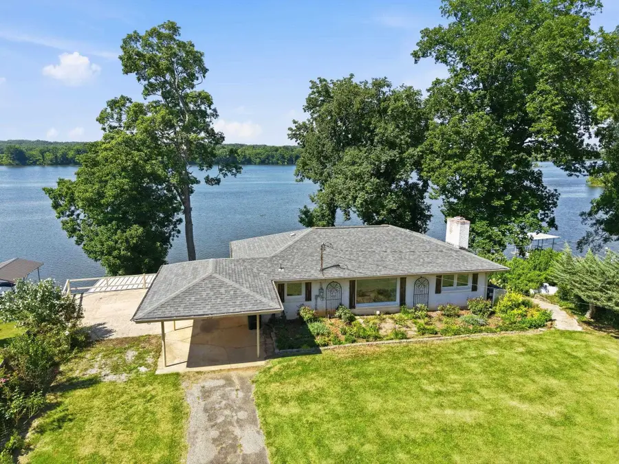 703 Carter Dr, Tuscumbia, AL 35674 - #2