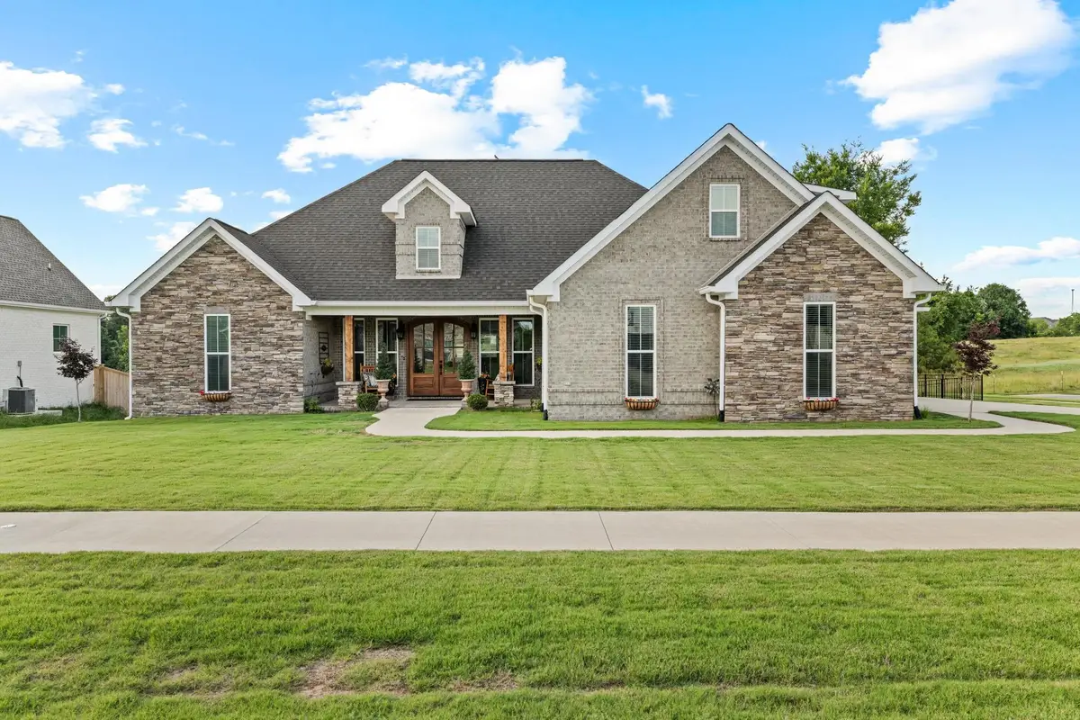 214 Chestnut Oak Dr, Florence, AL 35633 - #1