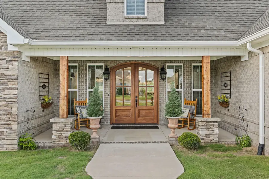 214 Chestnut Oak Dr, Florence, AL 35633 - #3