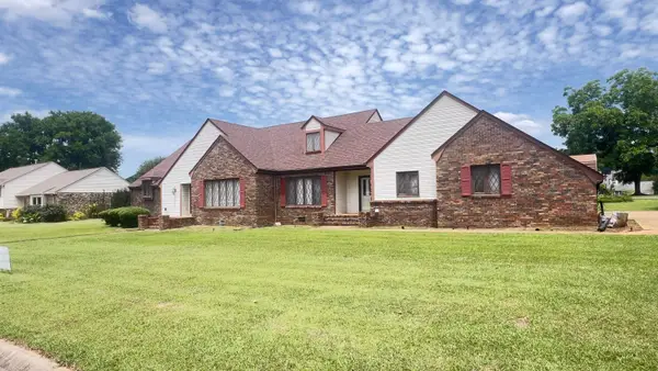 2211 Virginia Ave, Muscle Shoals, AL 35661