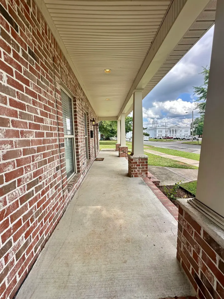 208 W 3rd St, Tuscumbia, AL 35674 - #3
