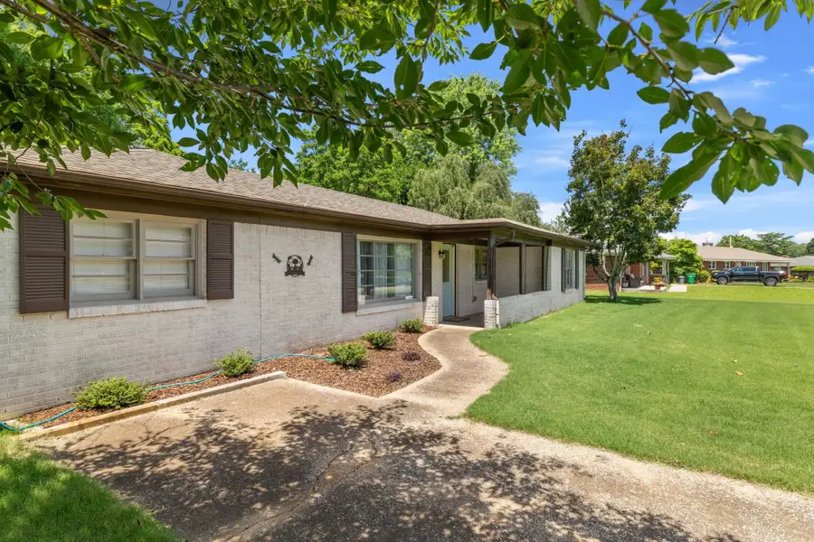 1101 Catalpa St, Tuscumbia, AL 35674 - #3