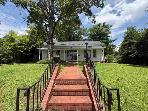 414 N Poplar St, Florence, AL 35630