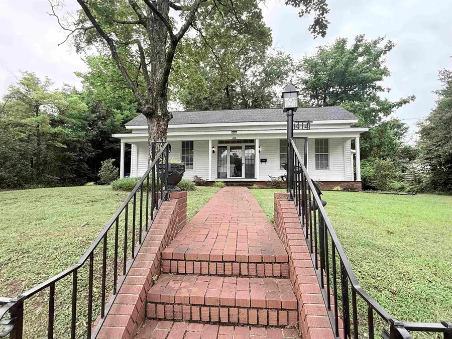 414 N Poplar St, Florence, AL 35630 - #2