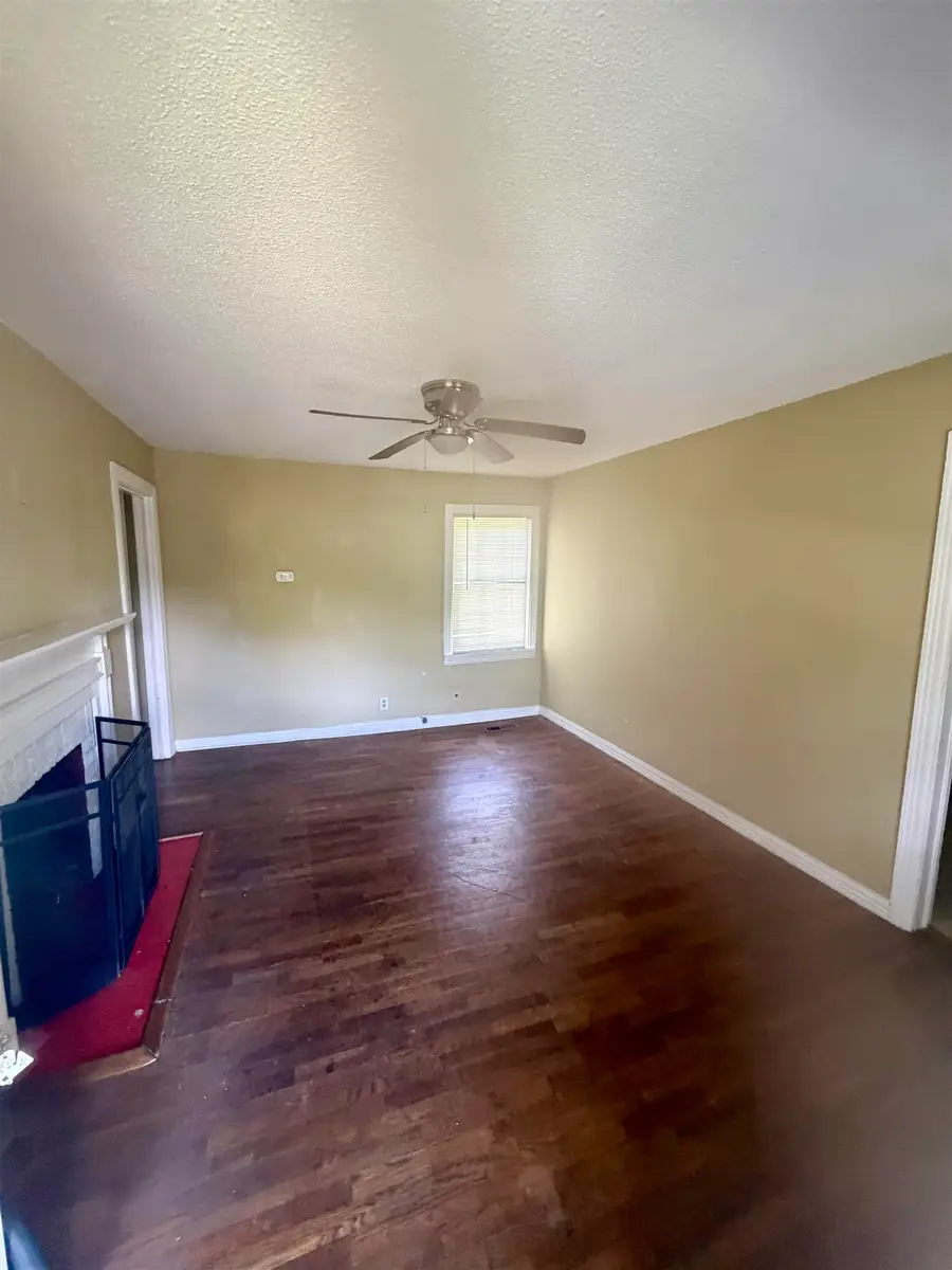 1128 Dixie Ave, Florence, AL 35630 - #2