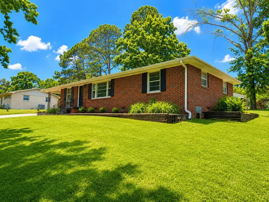 1621 Cullman St, Florence, AL 35630 - #2