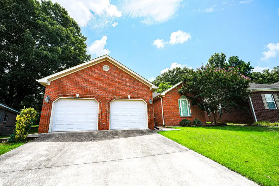 2367 Parc Pl, Florence, AL 35630 - #2
