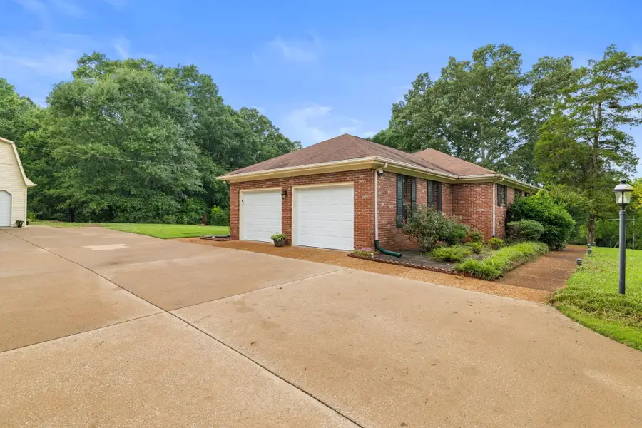 517 Springwood Dr, Florence, AL 35634 - #2