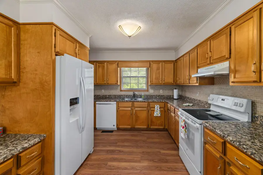 517 Springwood Dr, Florence, AL 35634 - #3