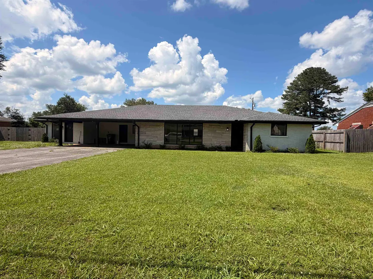 405 W 6th St, Muscle Shoals, AL 35661 - #1