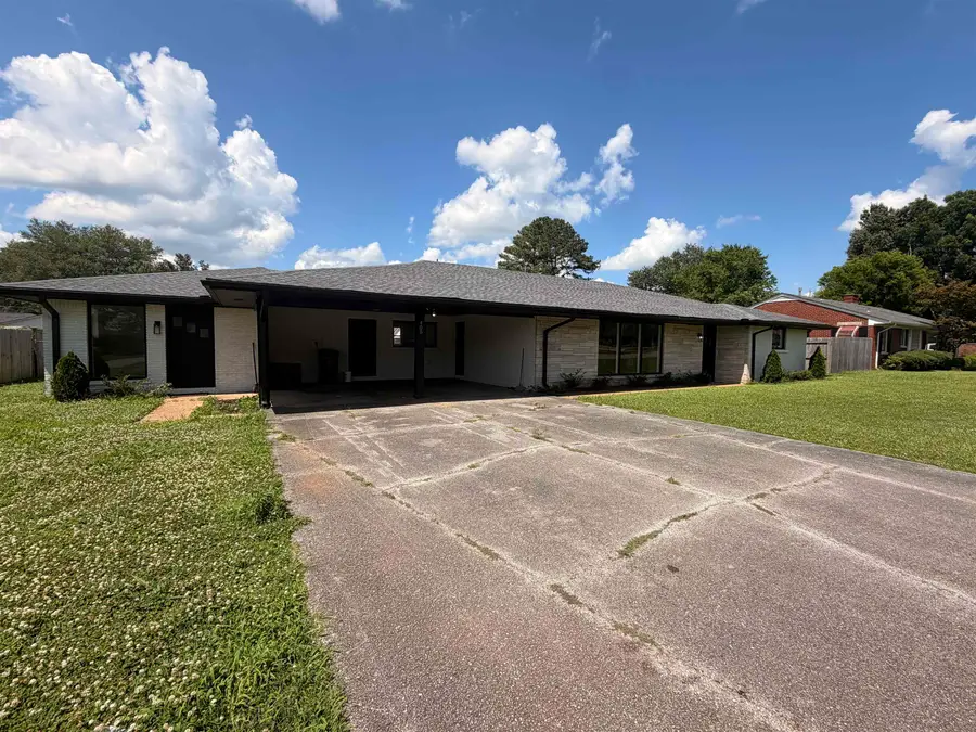 405 W 6th St, Muscle Shoals, AL 35661 - #2