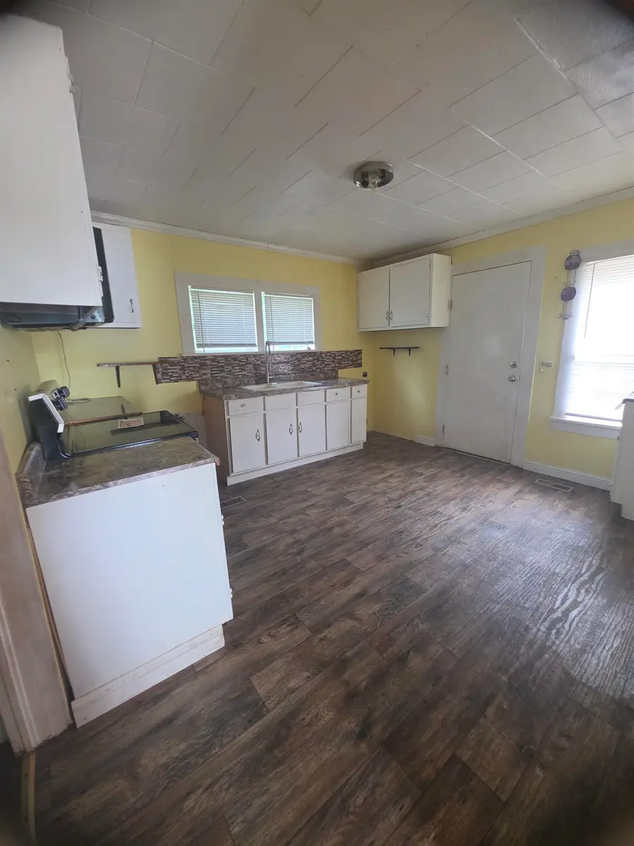 1327 Washington Ave, Russellville, AL 35653 - #3