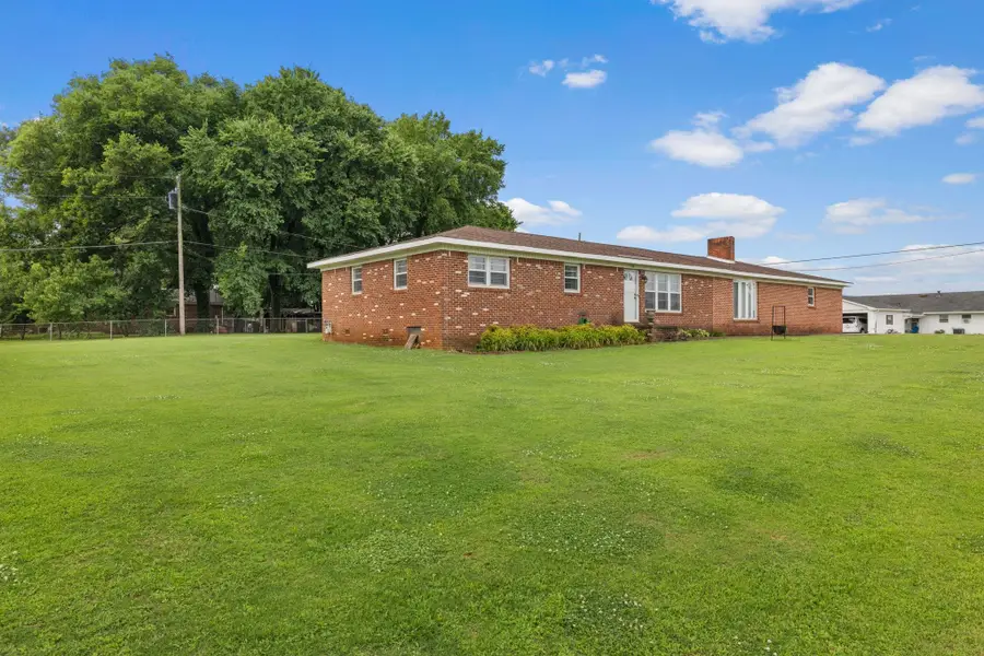 1002 Louise Ave, Muscle Shoals, AL 35661 - #2